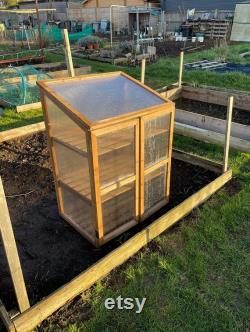 Freestanding Mini Greenhouse Cold Frame Greenhouse Wooden Framed Polycarbonate (110cm x 76cm x 60cm)
